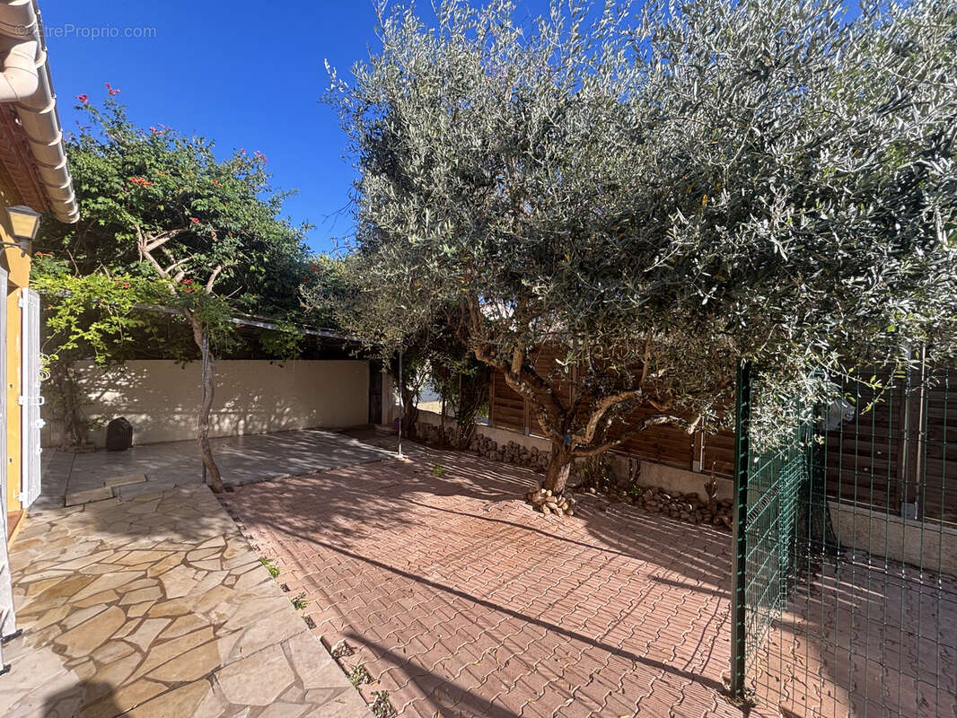 Maison à GALLARGUES-LE-MONTUEUX