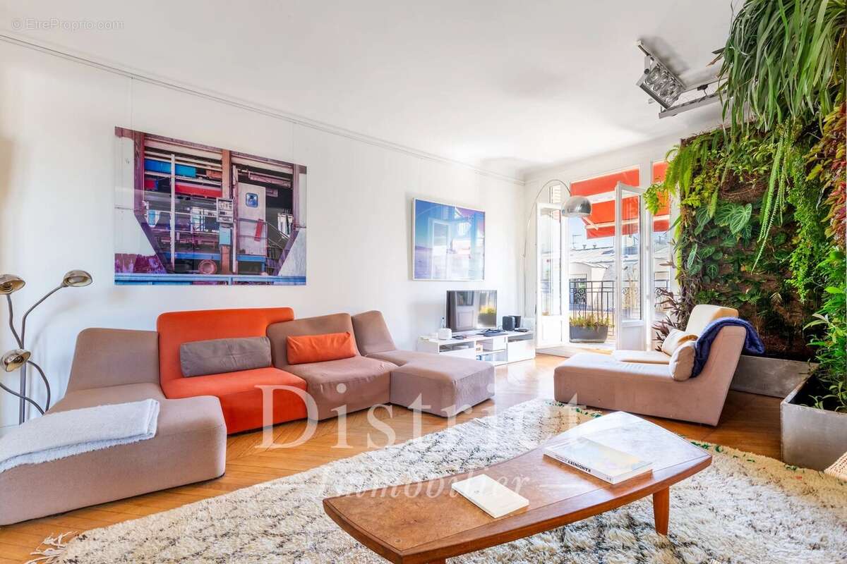 Appartement à PARIS-16E