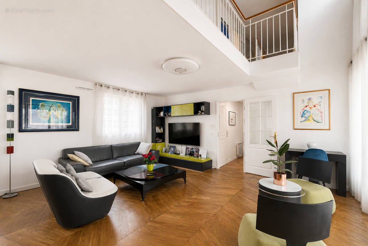 Appartement à COURBEVOIE