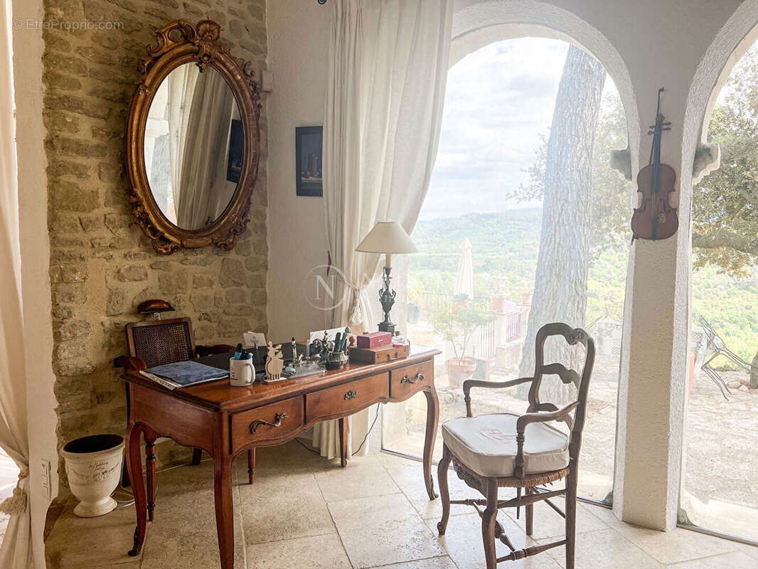 Maison troglodyte avec piscine bénéficiant d'une superbe vue  sur le Luberon - photo 10