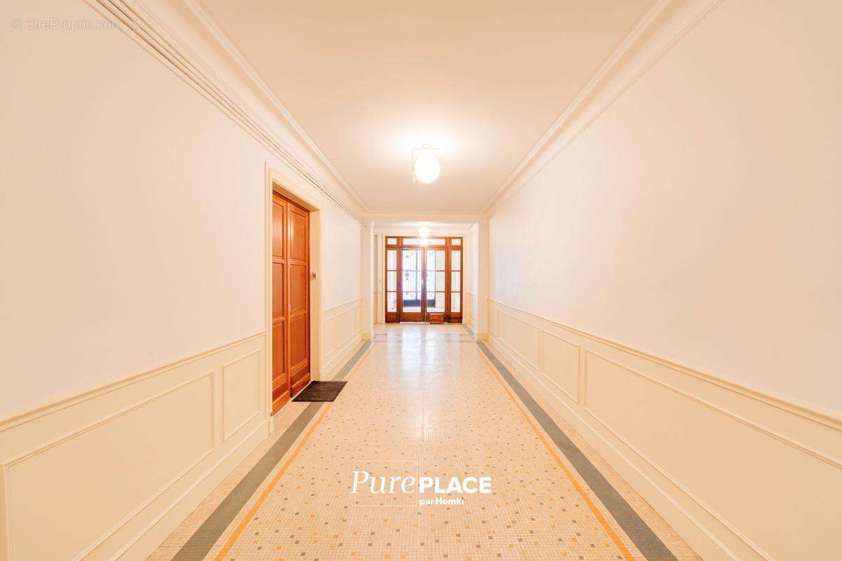 Appartement à PARIS-16E