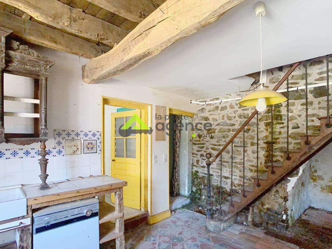 Maison à SAINT-MEDARD-LA-ROCHETTE