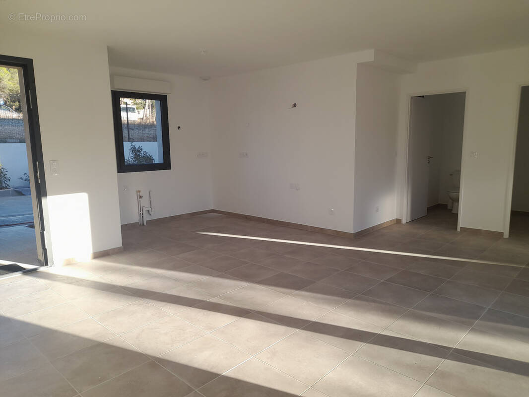 Maison à SAINT-CLEMENT-DE-RIVIERE