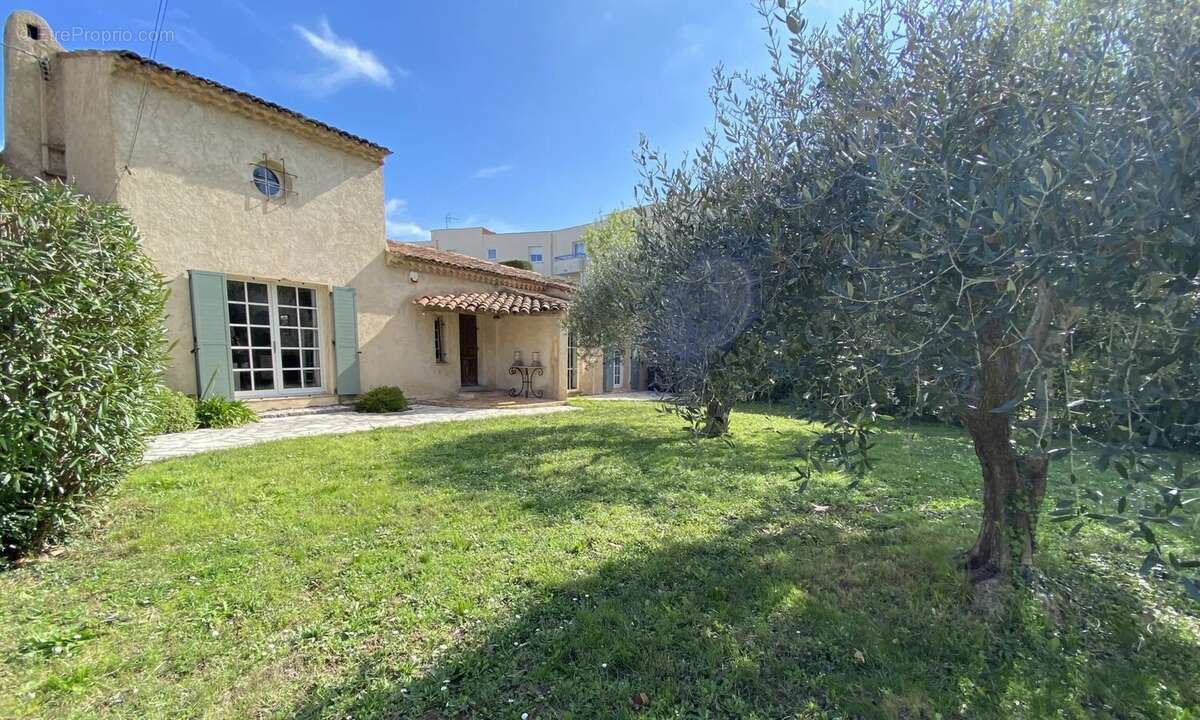 Maison à MANDELIEU-LA-NAPOULE