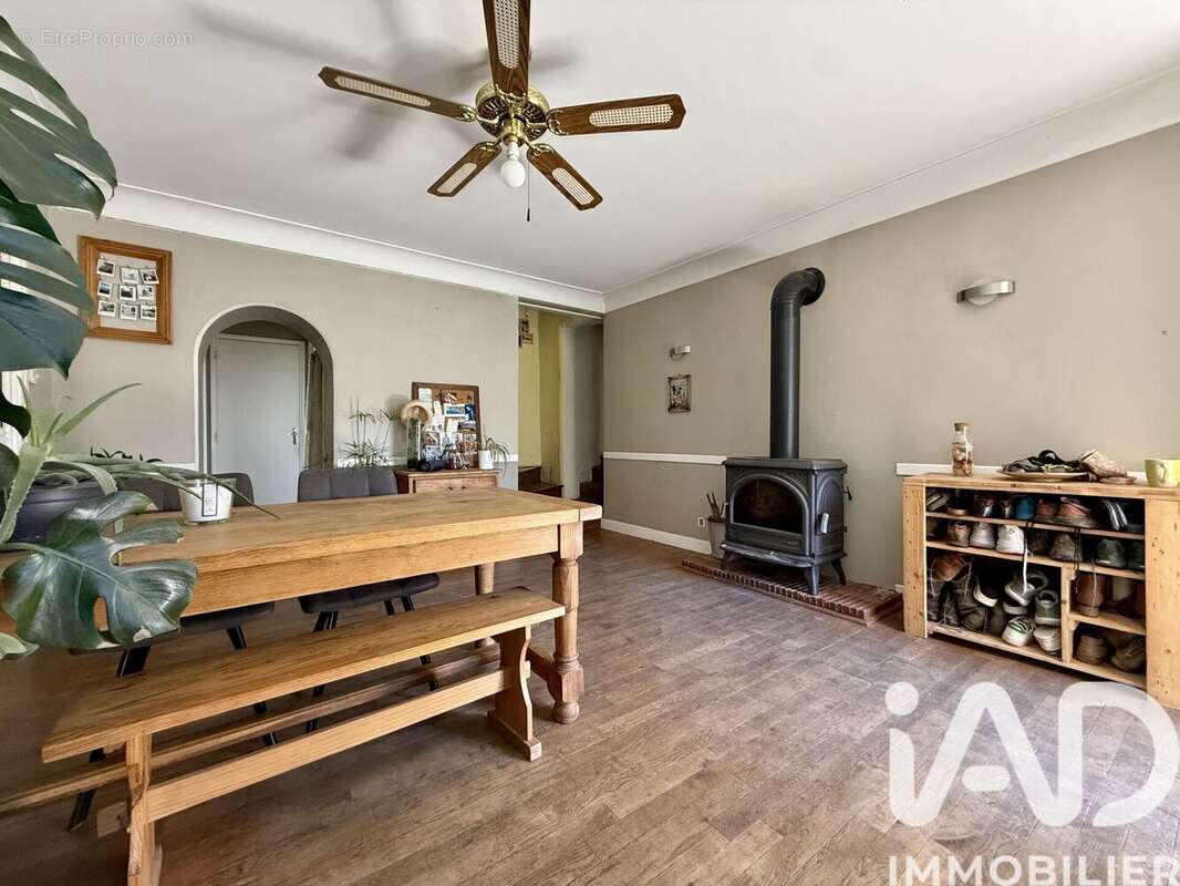 Maison 166 m² à Quins  - photo 4