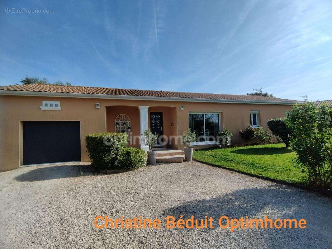 Charente, proche La Rochefoucauld, maison de plain-pied 139 m², garage, carport, terrain 2957m² - photo 16