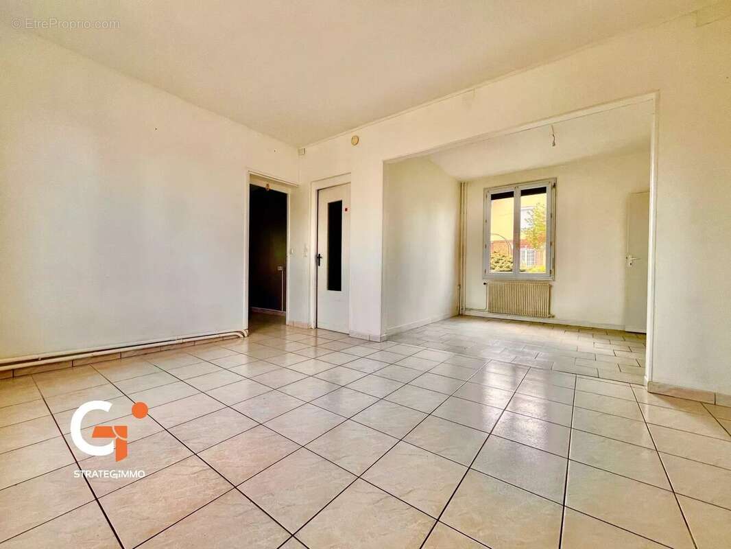 Maison à SAINT-ETIENNE-DU-ROUVRAY