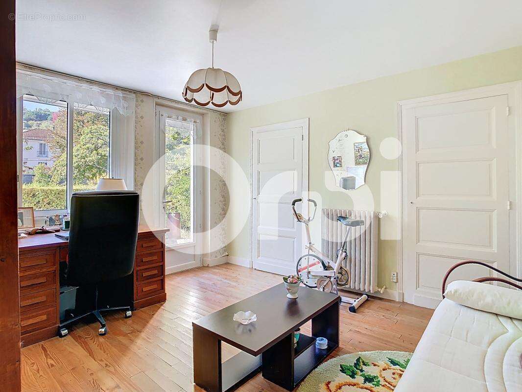 Maison à NOTRE-DAME-DE-SANILHAC