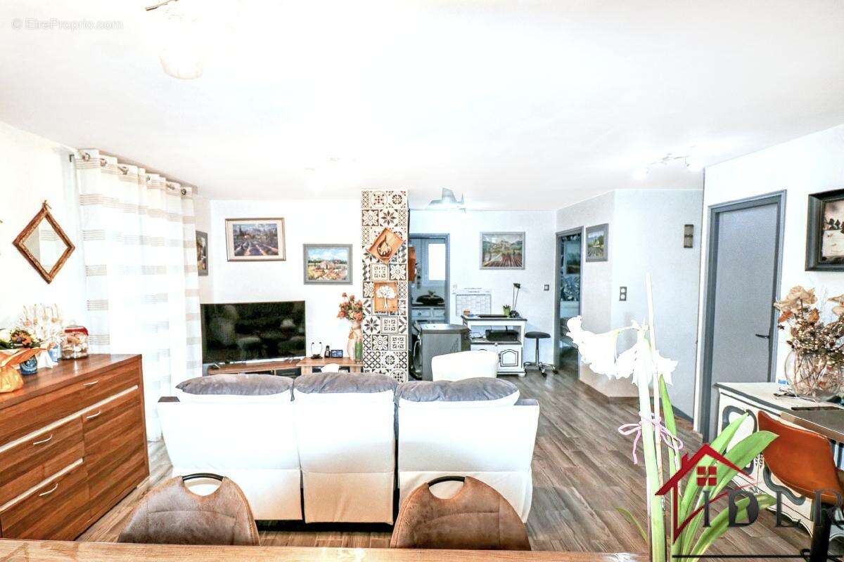 Maison à GRANGES-SUR-VOLOGNE