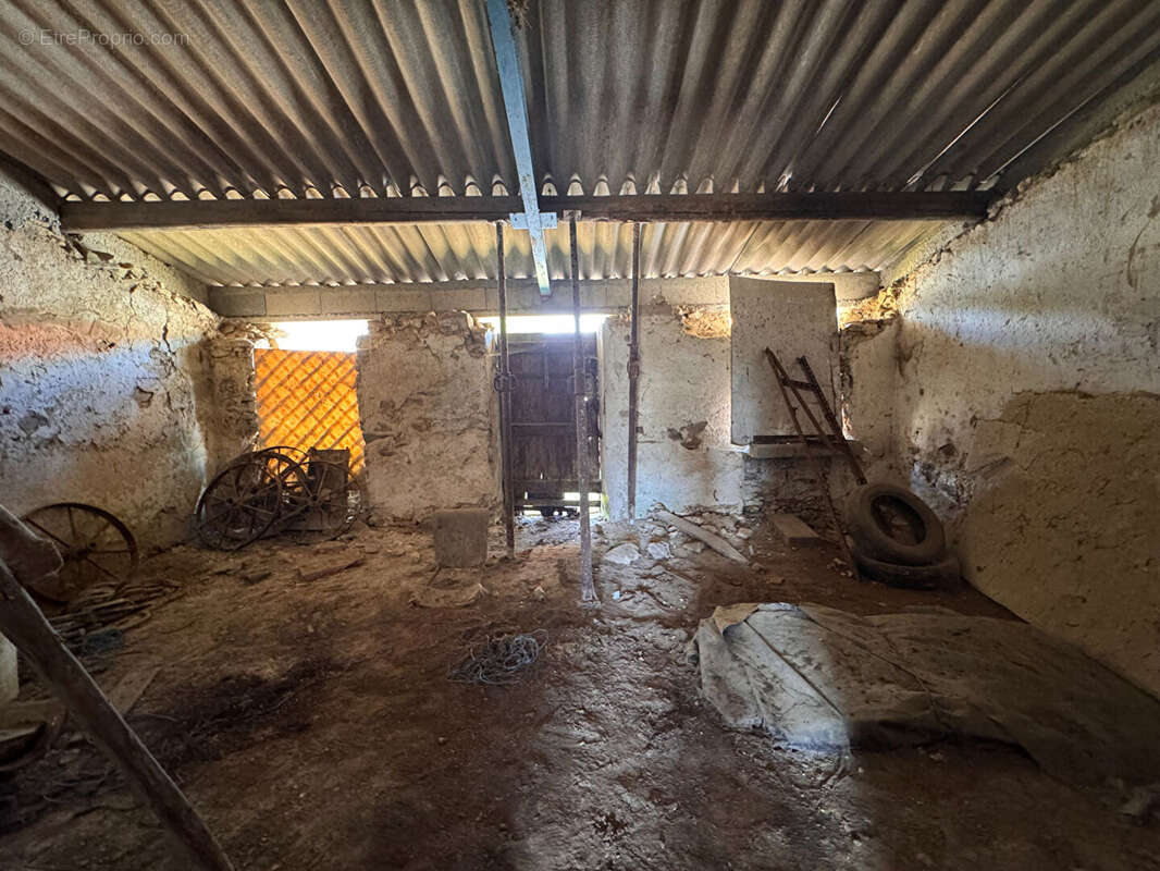 Maison à BEAULIEU-SOUS-LA-ROCHE