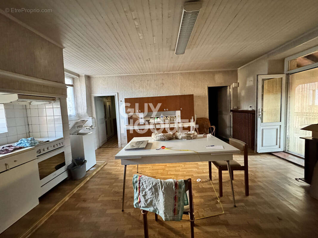 Maison à LAROQUE-DES-ARCS