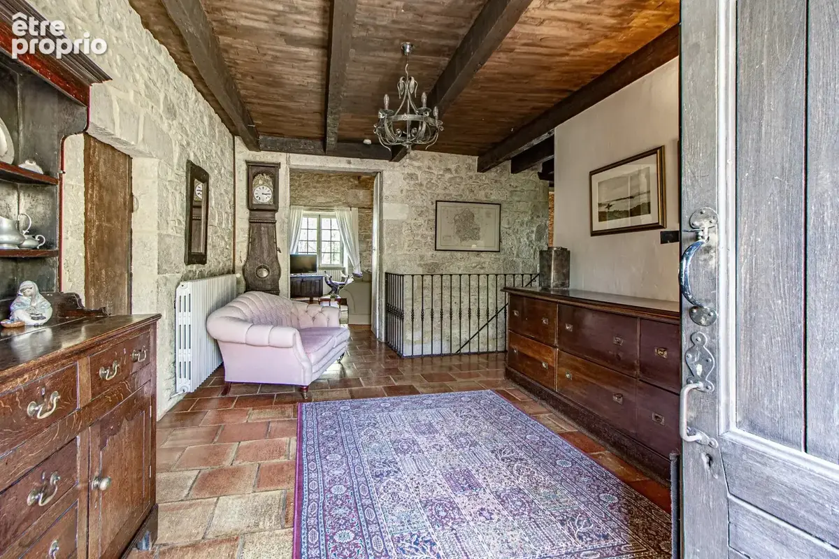 Superbe maison forte restaurée sur plus de 3 hectares - photo 8