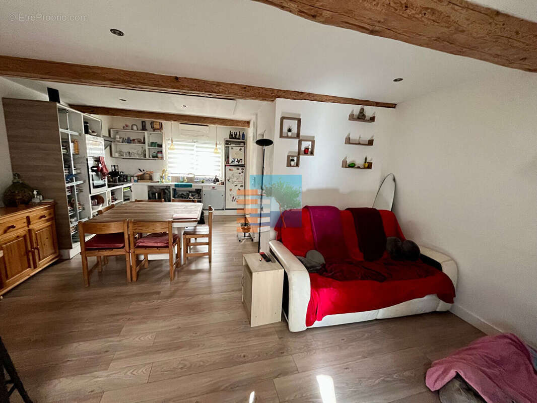 Maison à SAINT-LAURENT-DE-LA-SALANQUE