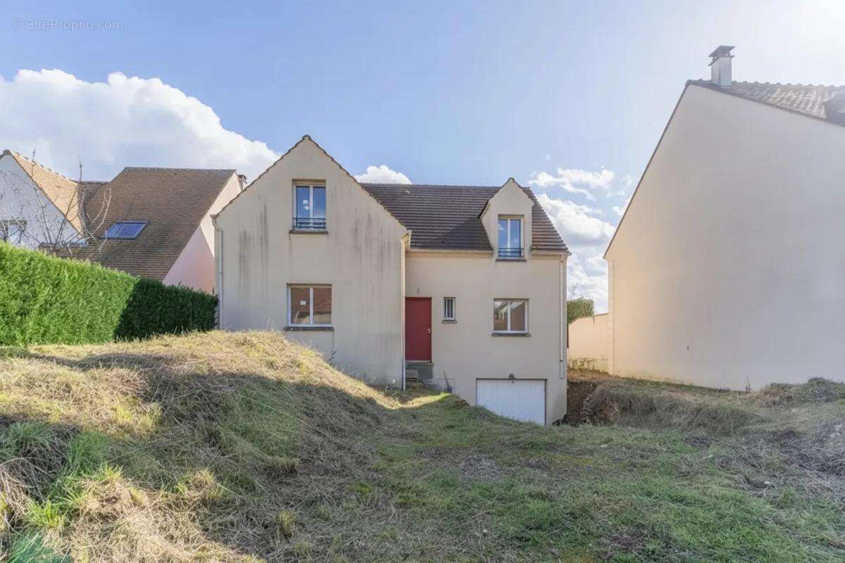 Maison à MORAINVILLIERS