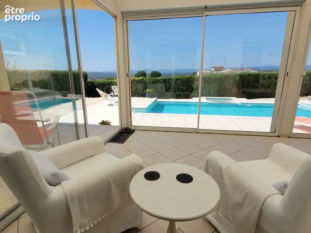 Belle villa spacieuse avec piscine et vues. - photo 5
