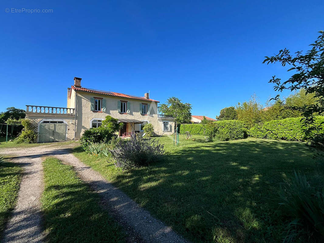 Grande maison de 200m² avec 5 chambres et dépendances sur St-Sulpice ! - photo 14