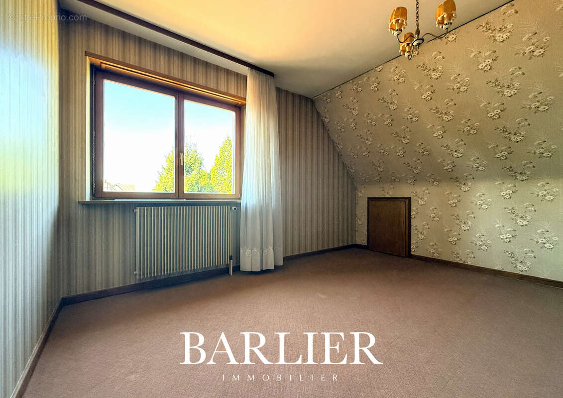 Maison familiale de 212 m2 sur 762 m2 de terrain avec garage et jardin - photo 10