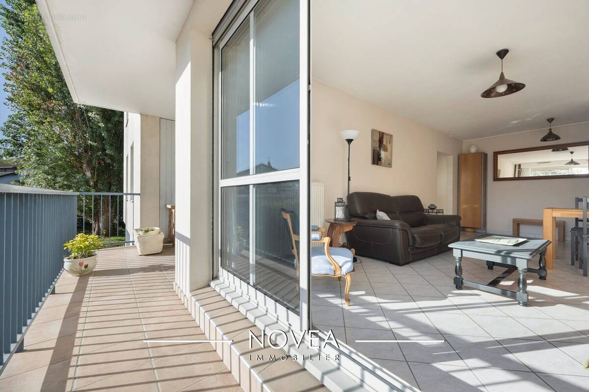 Appartement à MEYZIEU