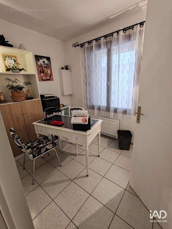 Photo 4 - Commerce à SARTROUVILLE