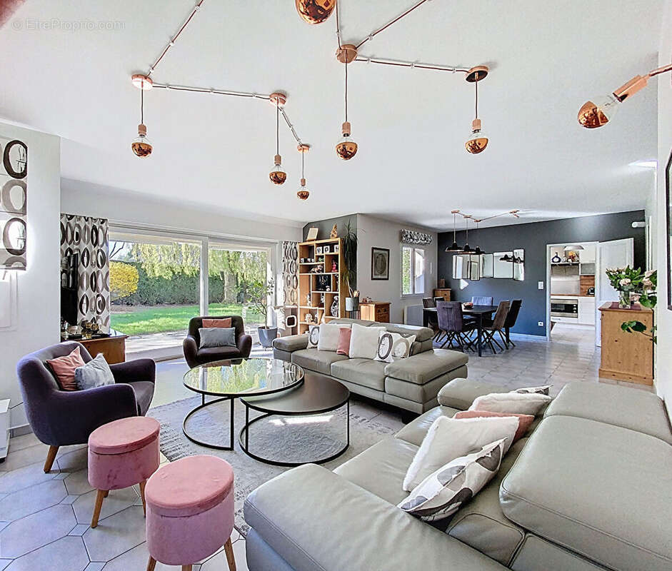 Maison à FEUCHEROLLES