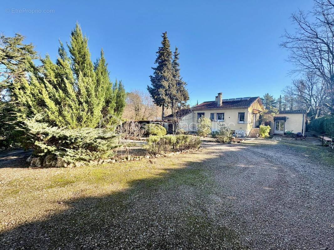 Maison à TOURRETTES