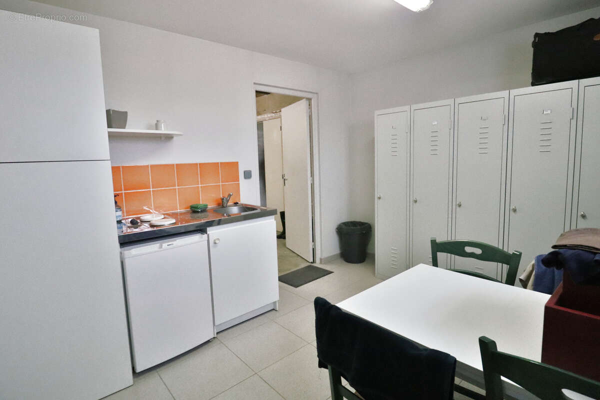 Commerce à PONT-SAINTE-MARIE