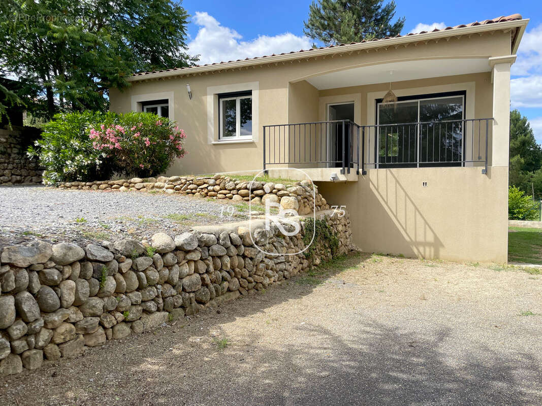 Une lumineuse villa de plain-pied récente de 80 m2 avec 559 m2 de jardin avec 3 chambres. - photo 11