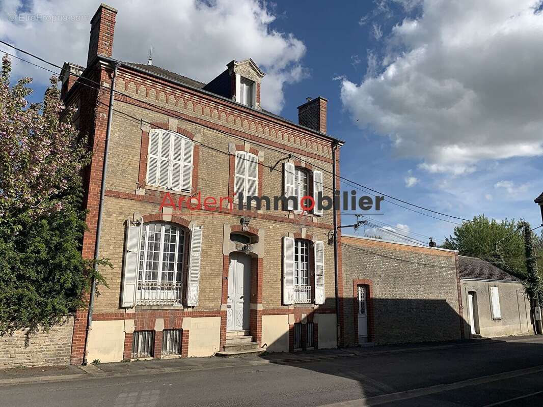 Maison à CHATEAU-PORCIEN