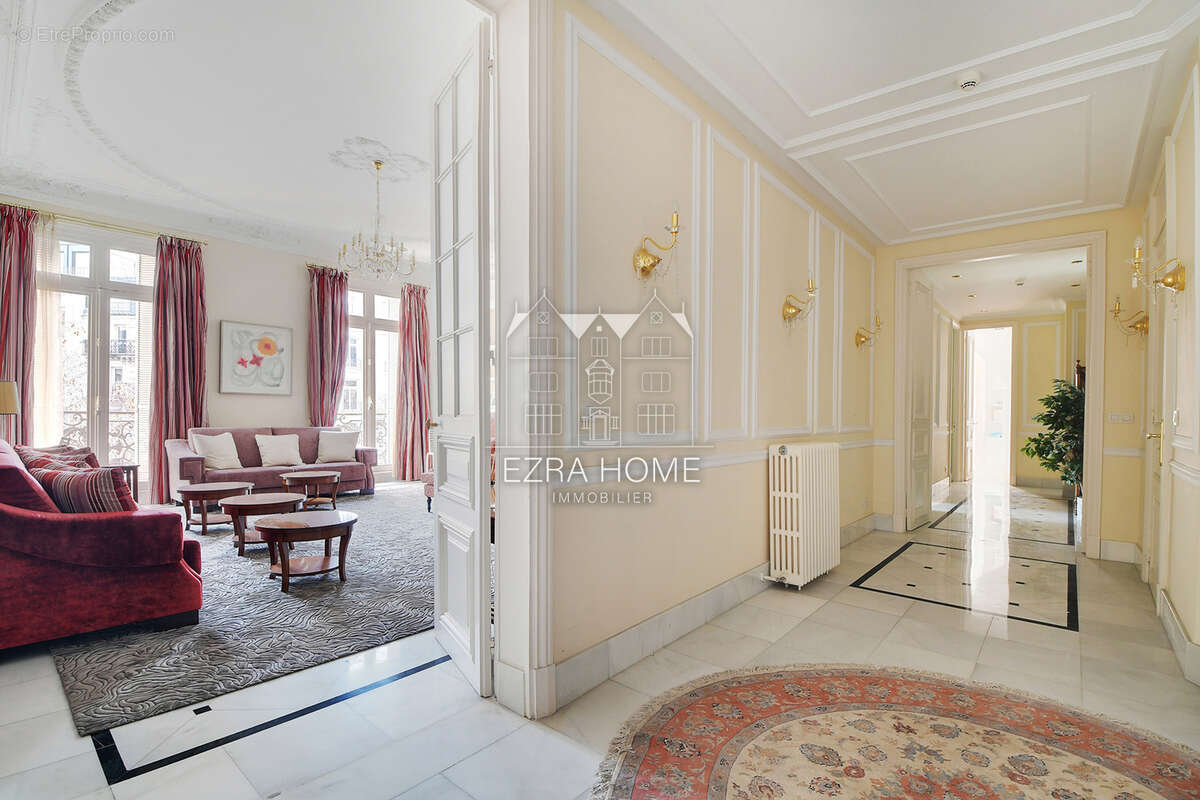 Appartement à PARIS-8E