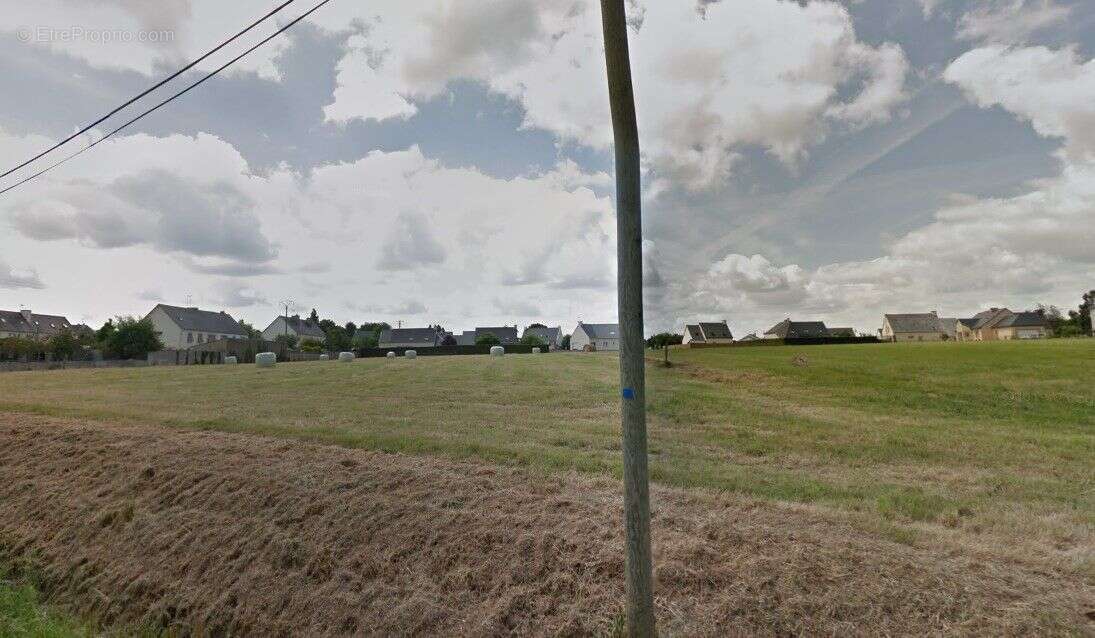 Terrain à SAINT-GUINOUX