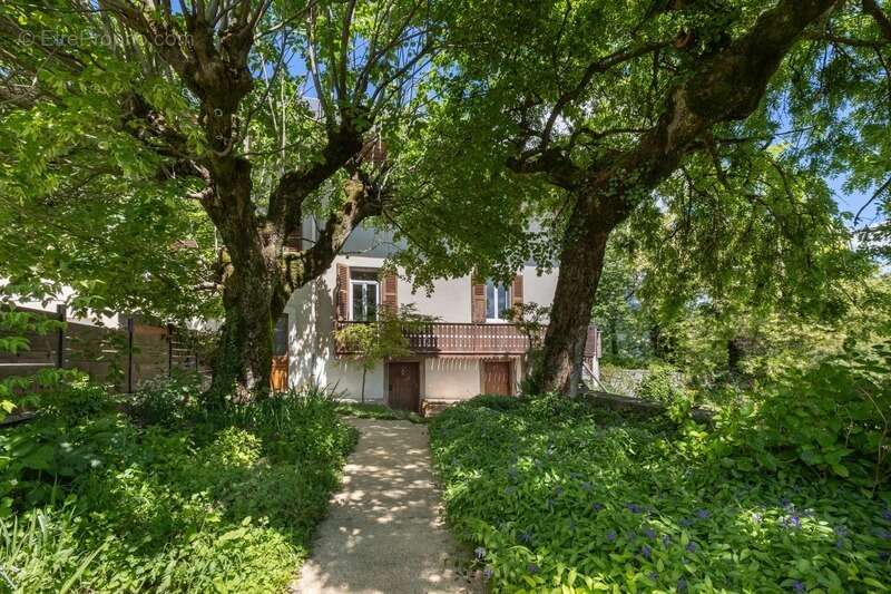 Maison à BASSENS