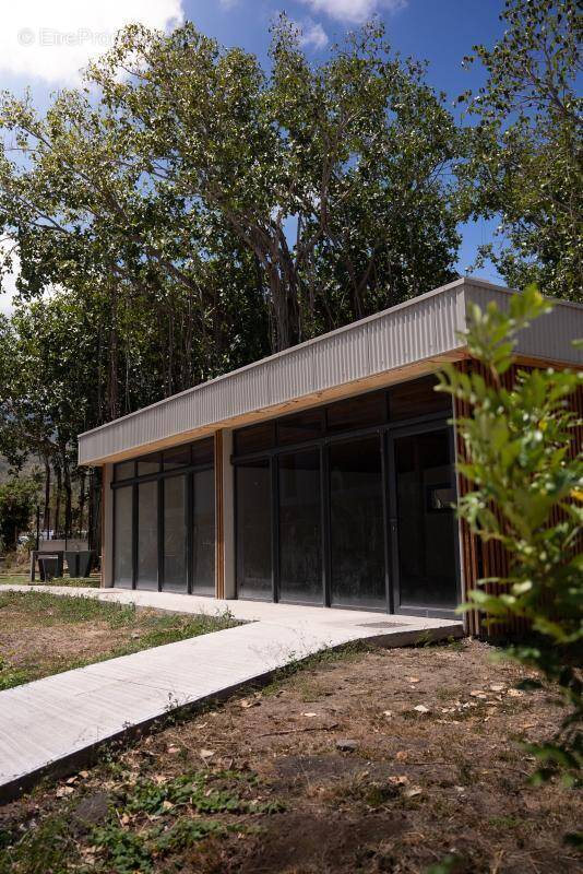 Commerce à LA POSSESSION