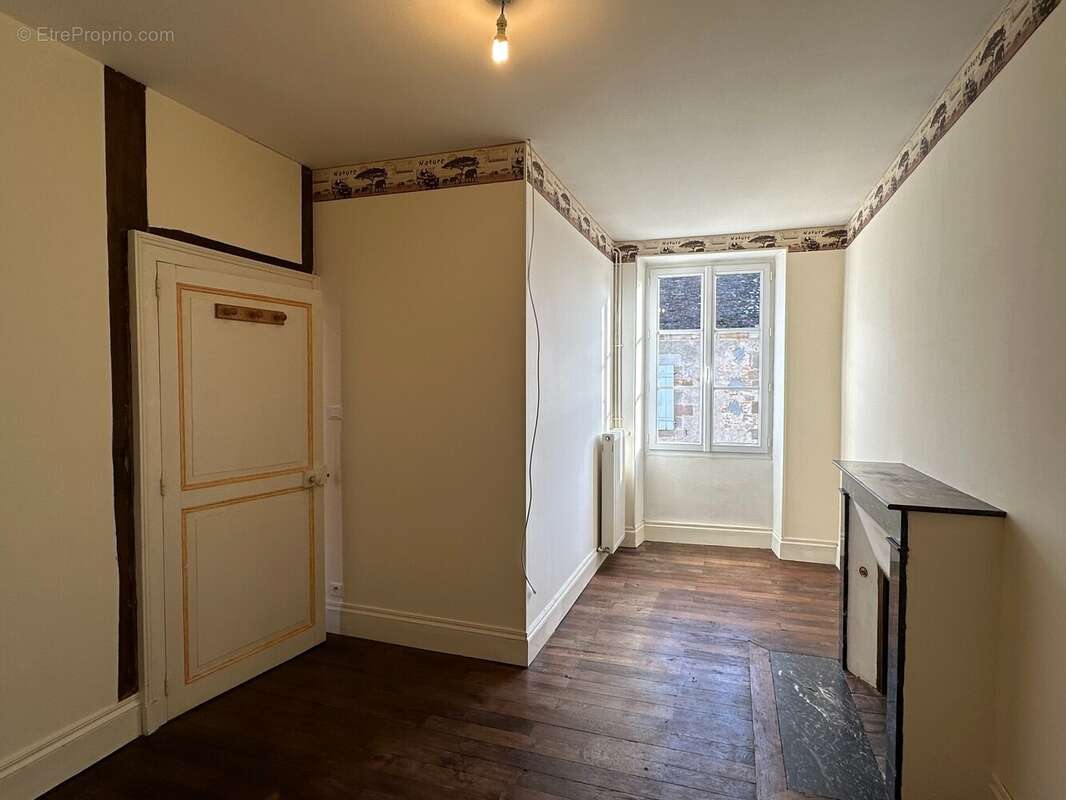 Maison 77 m² à Thevet-Saint-Julien  - photo 7