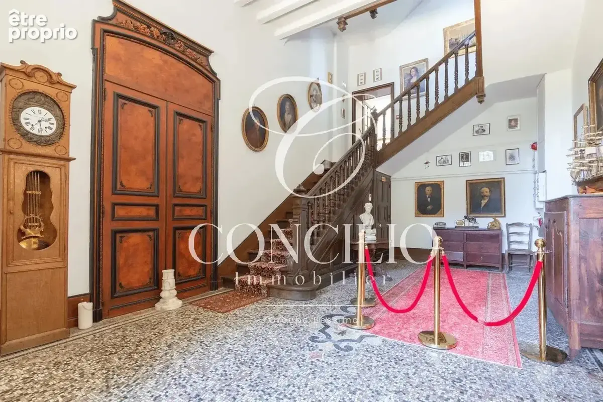 Château de caractère – 1 200 m² – domaine de 4,5 hectares – à 120 km de paris - photo 11