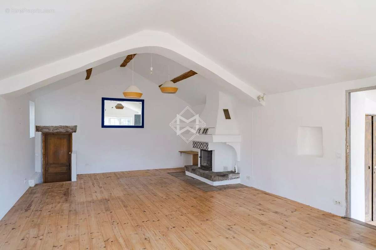 Maison à TOURRETTES