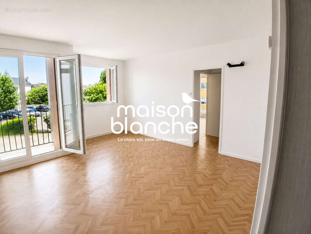 Appartement 74 m² à Parthenay  - photo 2