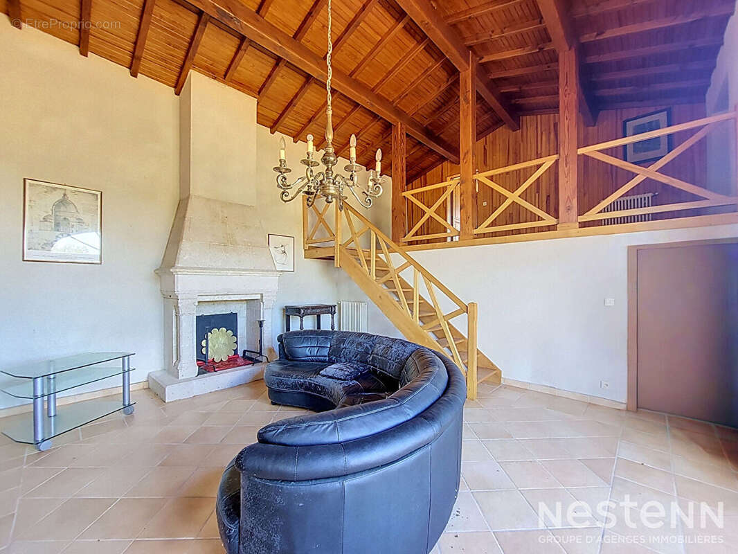 A Vendre Bâtisse en pierre de 209 m² en partie rénovée avec dépendances sur parcelle de plus de 1.2 ha - photo 5