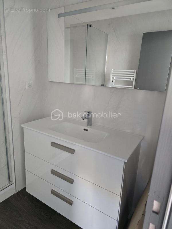 Immeuble de bureaux sur 3 niveaux avec appartement indépendant, opportunité d'investissement rare - photo 23