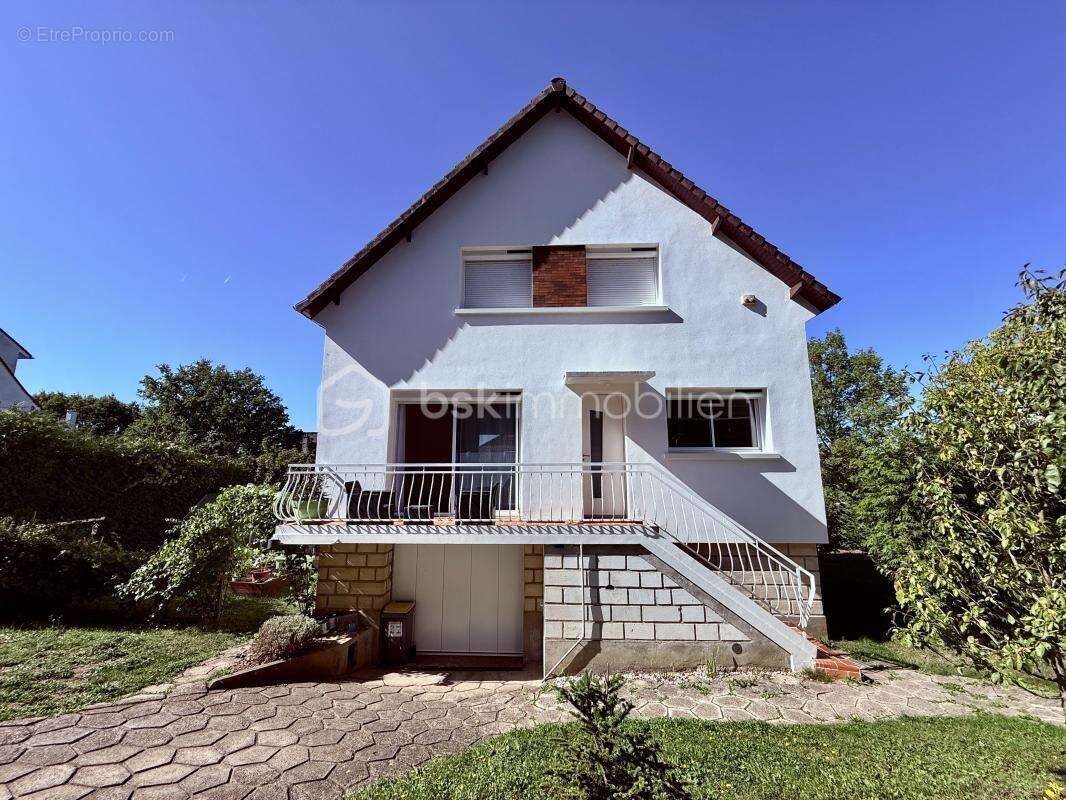 Maison à SAINT-PIERRE-DU-PERRAY