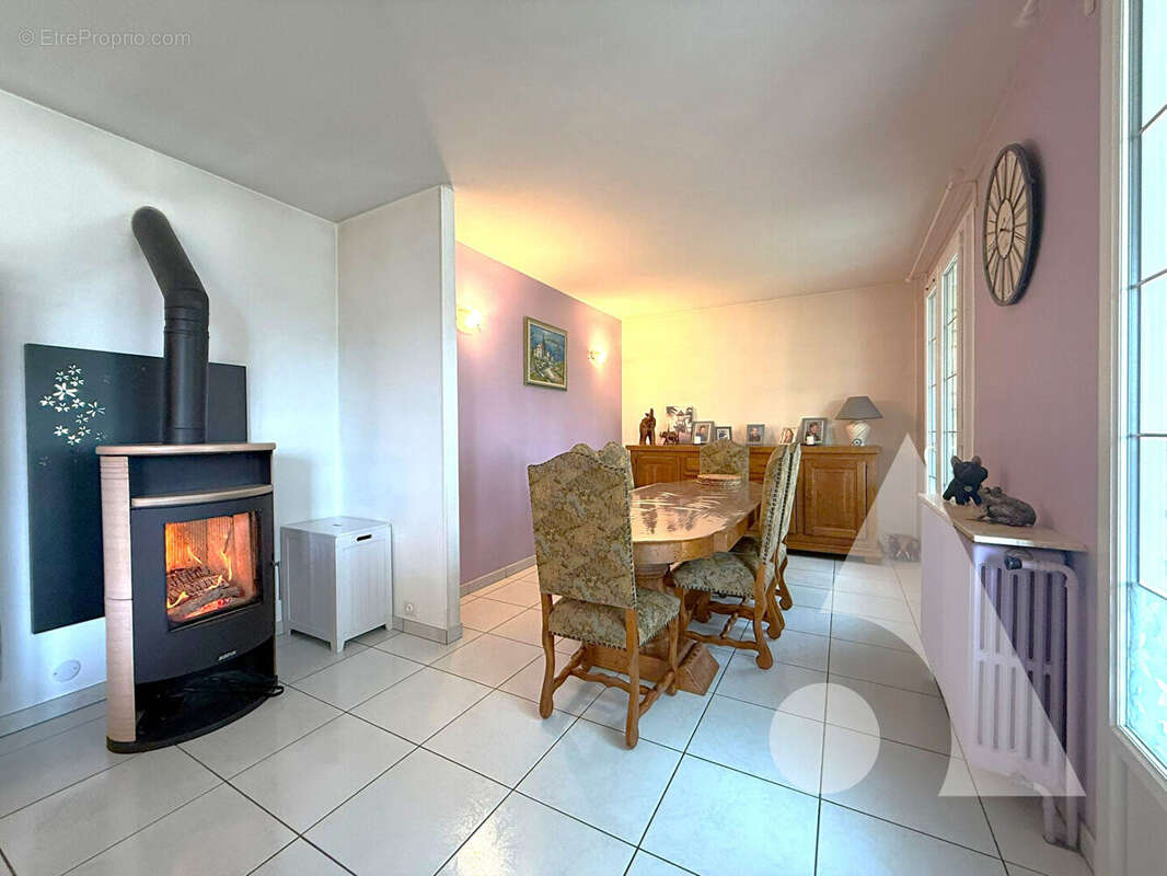 Maison à ESTREES-SAINT-DENIS