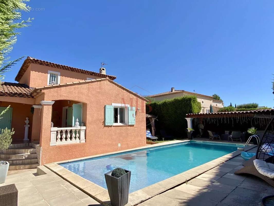 Chateauneuf le rouge chaleureuse maison familiale  commodites a pied - photo 28
