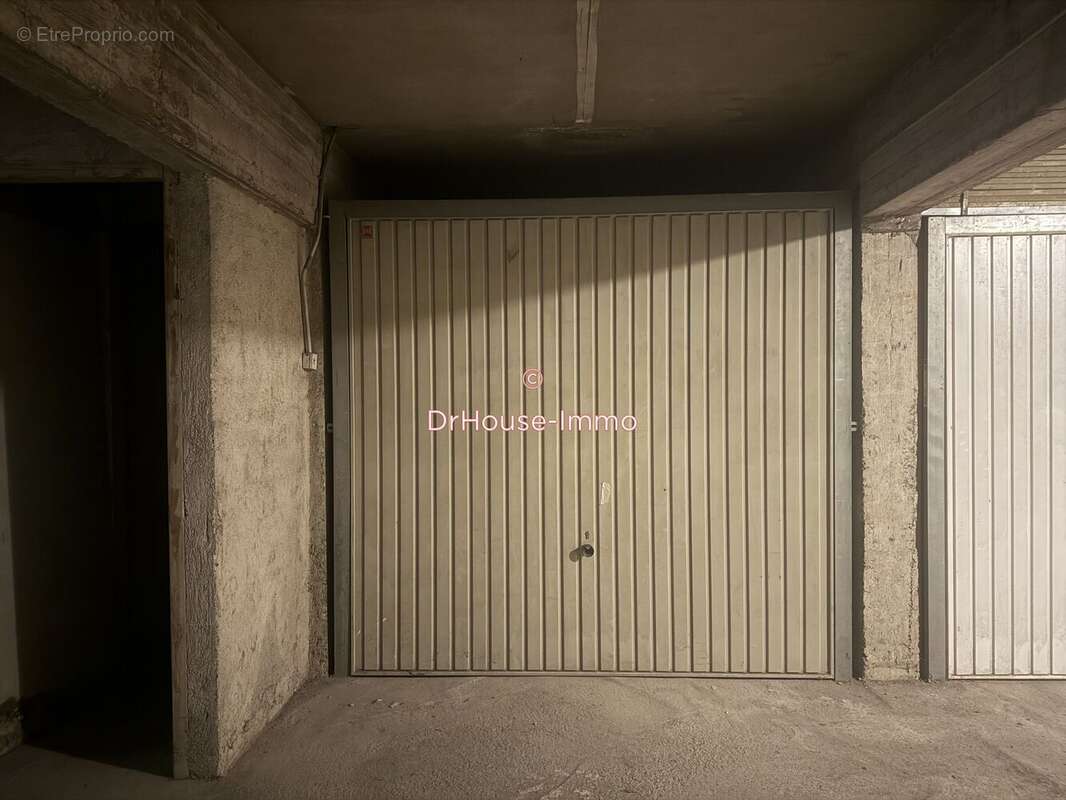 Parking à CAGNES-SUR-MER