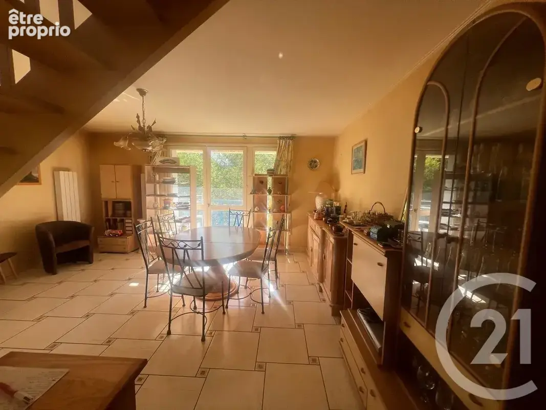 Appartement 6 pièces 138 m² à vendre à Aurillac (15000) - photo 2