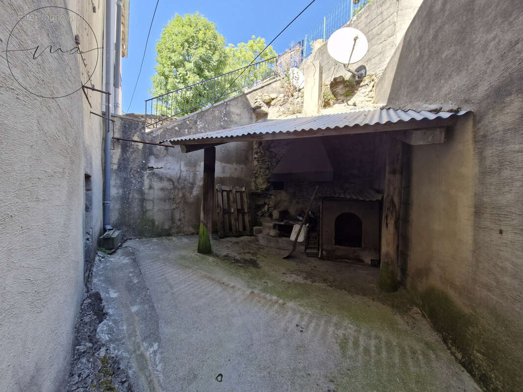 Maison à MURAT-SUR-VEBRE