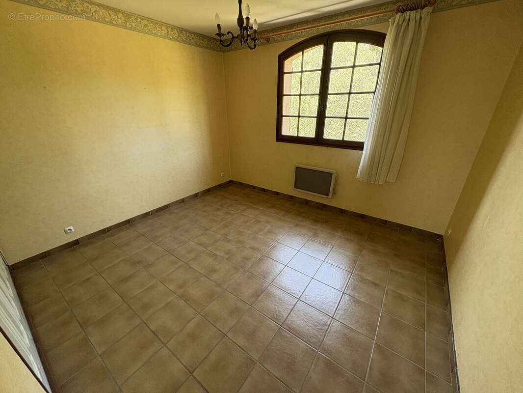 Maison 6 pièces, 4 chambres, Vue dégagée - Toulon Ouest Les Arènes - photo 10