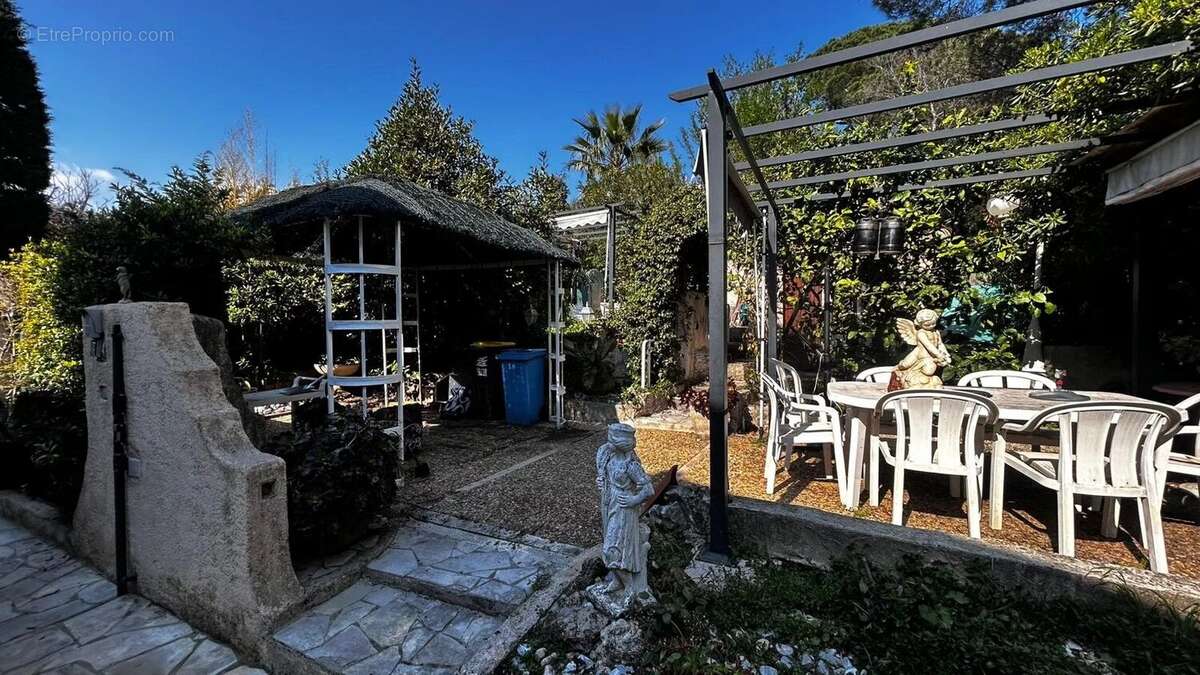 A vendre - Cannes - Vue mer   Appartement  2/3 pièces de 62 m²  + Terrasse de 15 m² + Jardin - photo 10