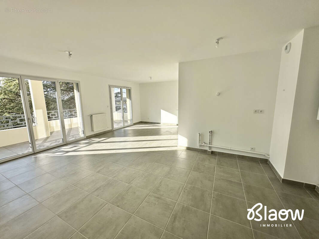 Appartement 80 m² à Meyzieu  - photo 2