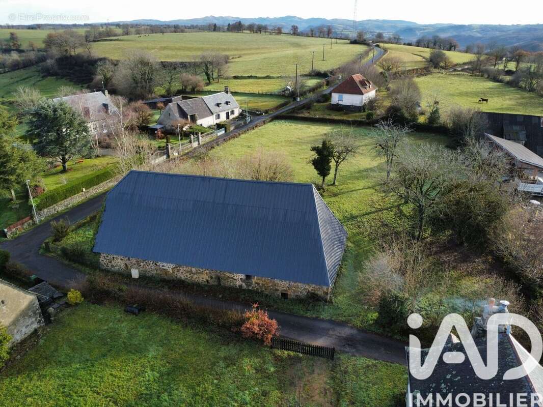 Maison 398 m² à Saint-Martin-Cantales  - photo 4
