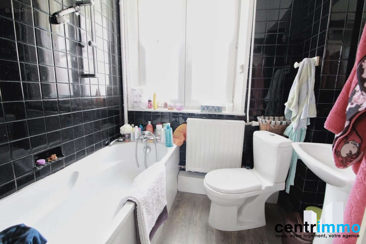 Centrimmo bien immobilier Dollens salle de bains  - Appartement à DOULLENS