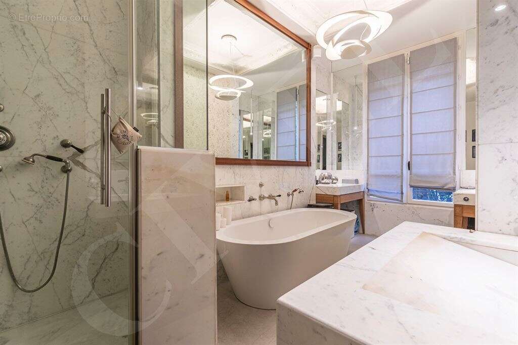 Appartement à PARIS-17E